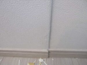 えぐれた角を部分補修した状態