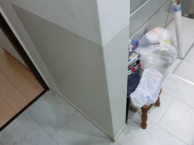 袖壁にペット壁保護シートを貼った状態