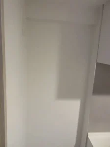 冷蔵庫の裏の壁紙を再利用